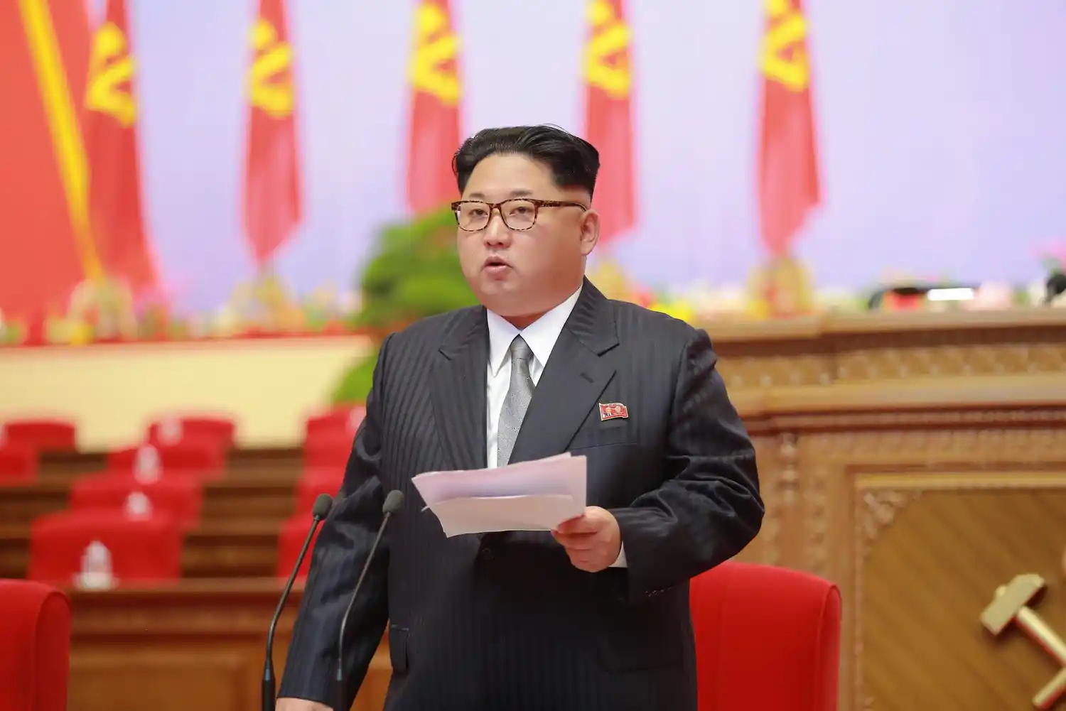 Kim Jong-un monta una platea para presenciar el desarme nuclear