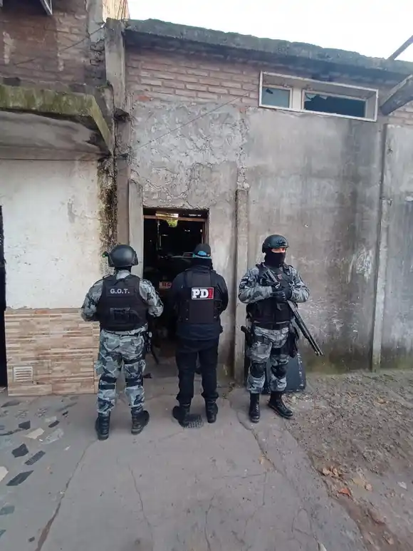 Cayó en Rosario un sospechoso por entraderas en la región: tenía un arma y una moto robada