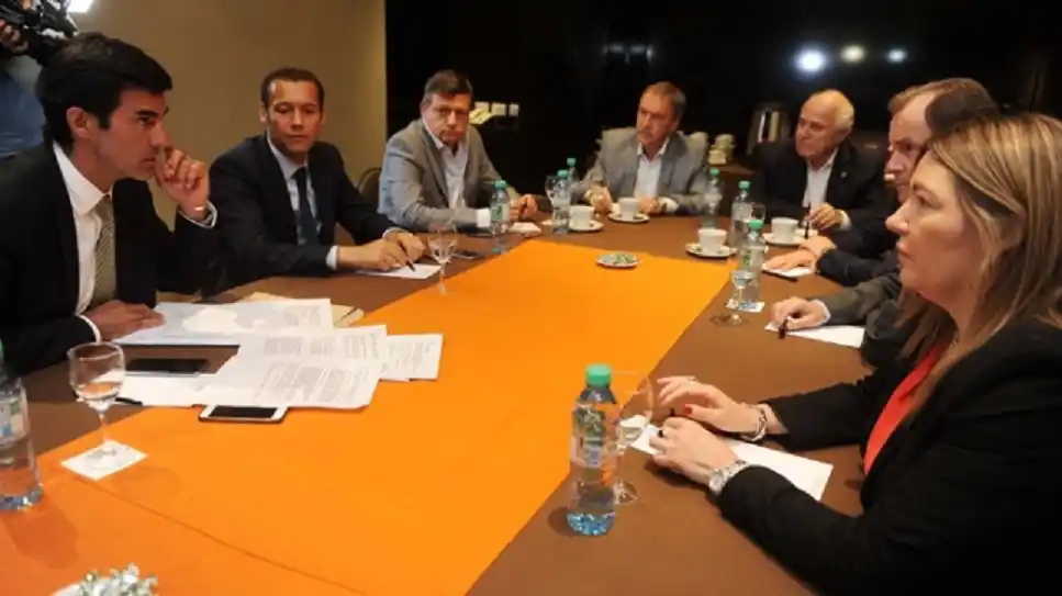 Los gobernadores se reúnen para consensuar posición ante las paritarias docentes