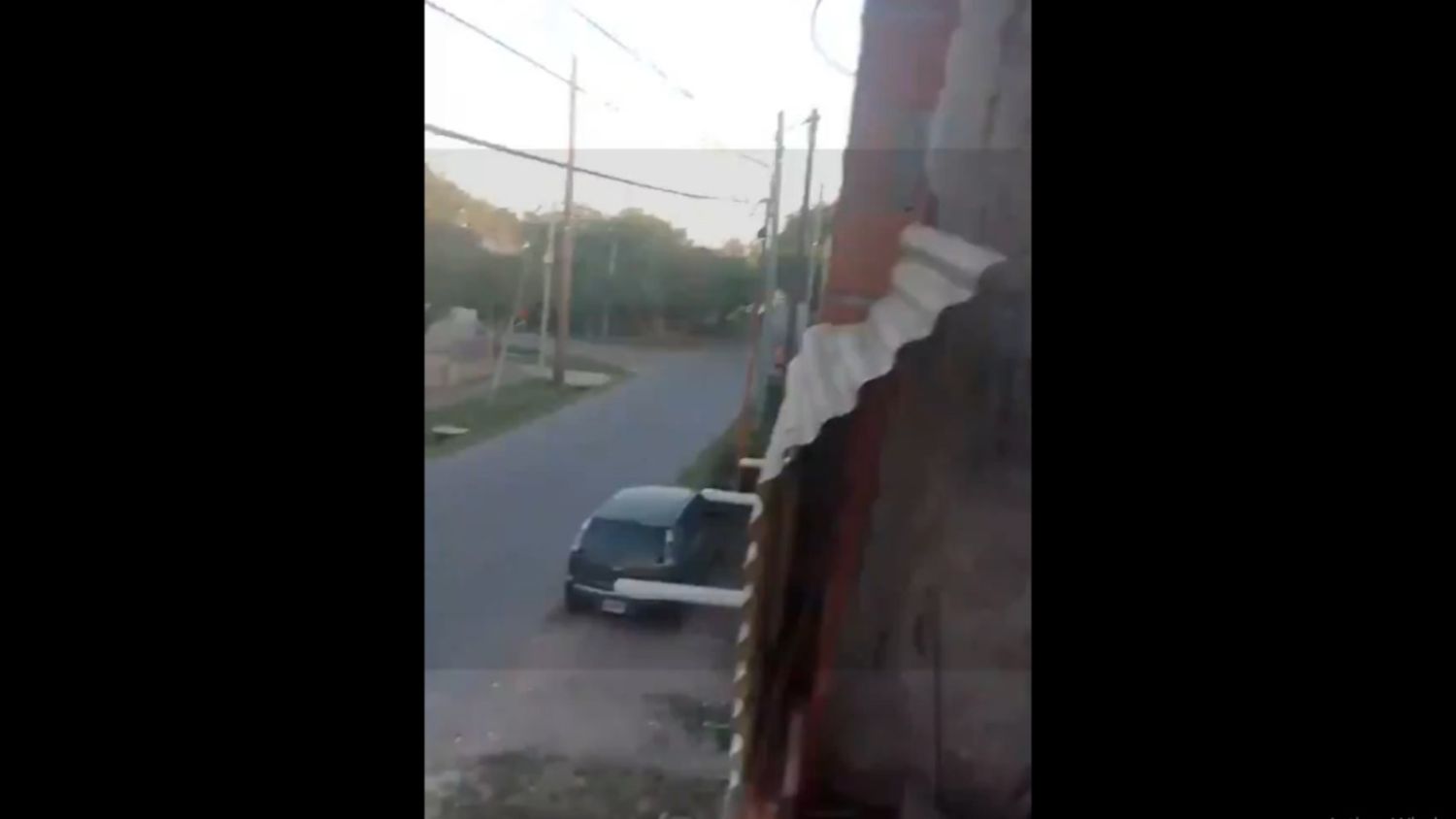 “Se van a terminar matando”: El video de la feroz pelea vecinal a tiros que dejó un muerto y seis heridos en José C. Paz