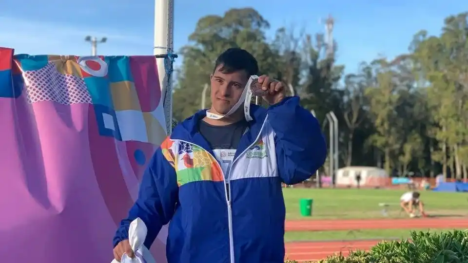 Diego Reynoso logró el bronce en lanzamiento de pelota de sóftbol