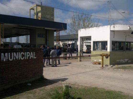 Berisso: Municipales hacen paro en reclamo de aumento salarial