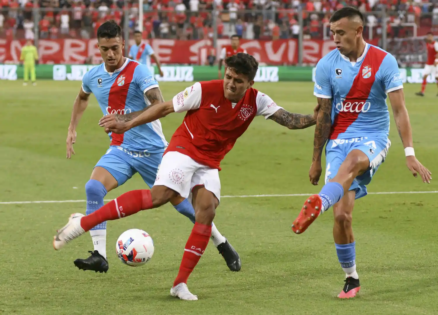 Un intento del colombiano Roa.