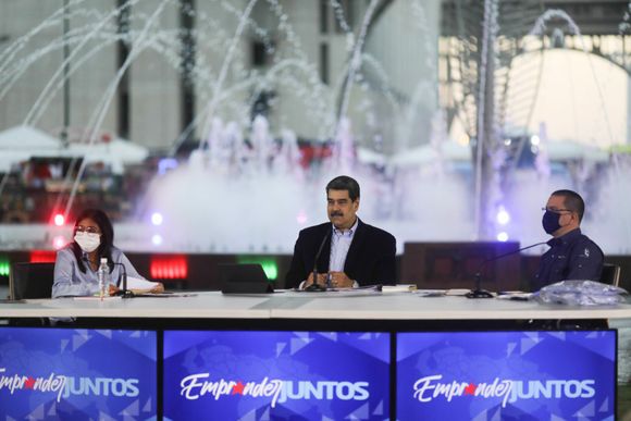 Maduro apuesta a los emprendedores para el “crecimiento económico”
