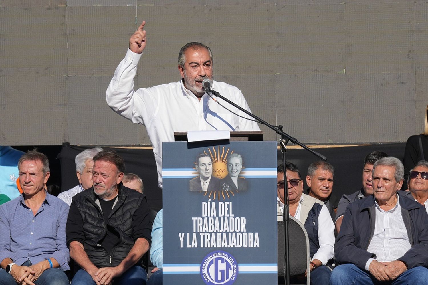 Daer dijo que “la angustia del devora” y llamó a reducir la jornada laboral