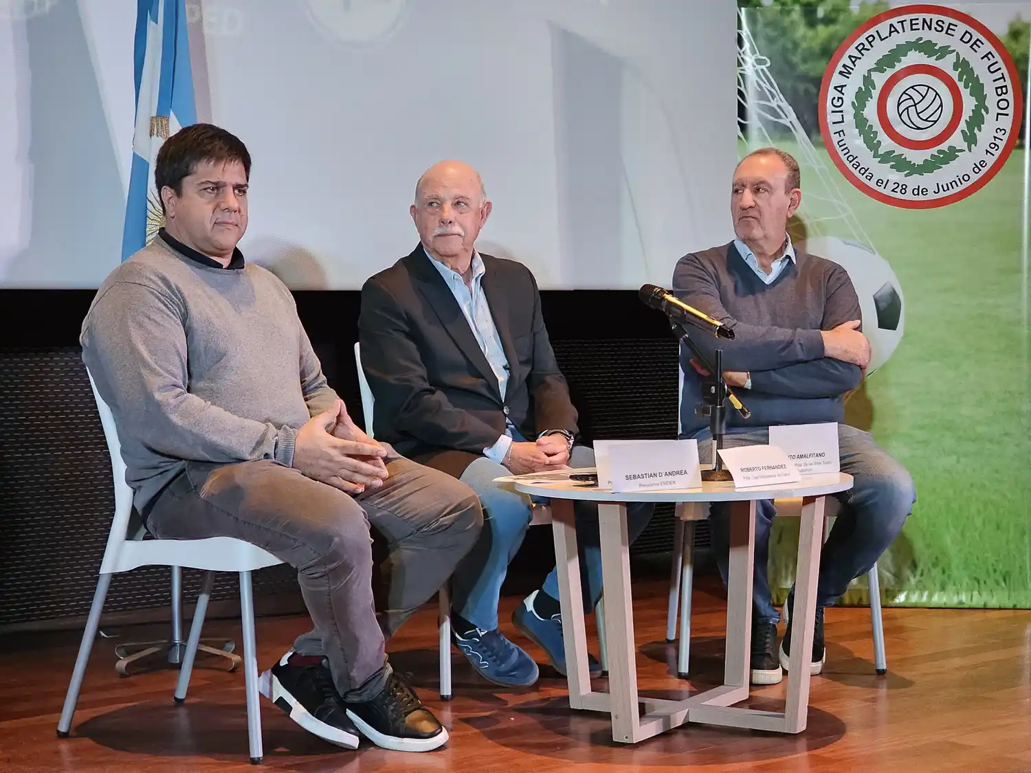 En la presentación, Sebastián D´Andrea, Roberto Fernández y Vito Amalfitano. (Foto: Prensa LMF)