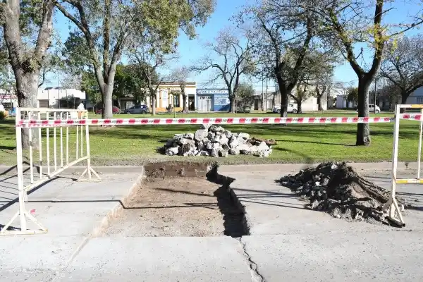 Realizan trabajos de bacheo y repavimentación en Hipólito Yrigoyen