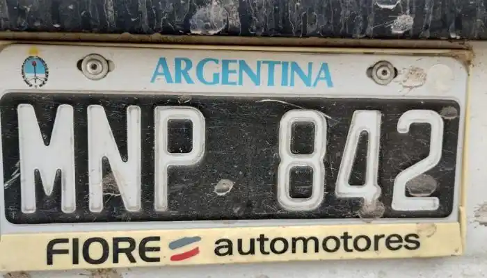 Buscan patente de una camioneta