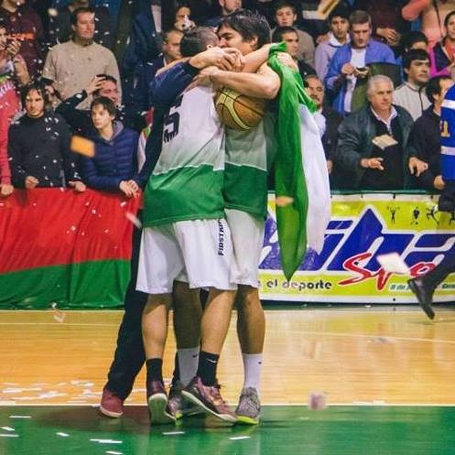 B.H. es una pasión, un sentimiento...capaz de dominar la voluntad y perturbar la razón por el amor a una camiseta, la Verde. Hoy llega sus 96 años y el club está más vivo que nunca.