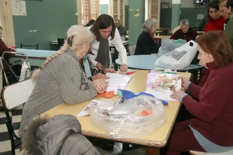 La Cámara de Mujeres organiza un taller para la confección de muñecos