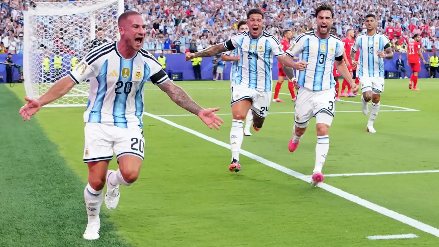 Mac Allister, Fernández, Tagliafico y Romero; en el festejo del primer gol argentino frente a Suiza.