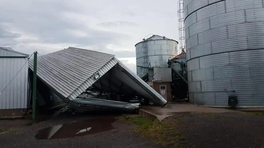 En Laborde una especie de tornado provocó cuantiosos daños