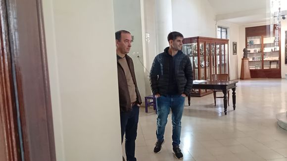 Francisco Adorni llegó con facturas a votar en La Plata, se quedó sin presidente de mesa y fue repudiado por un médico