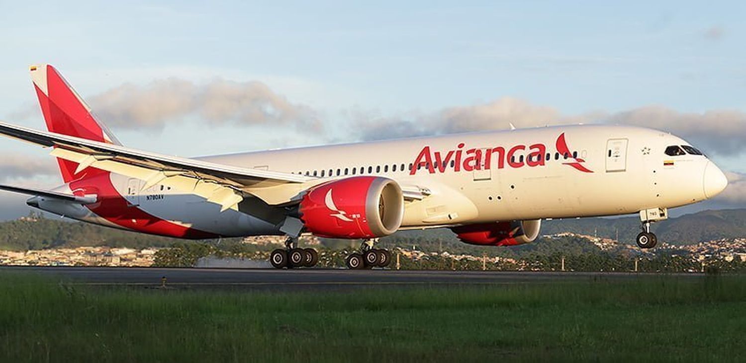 El Presidente de Colombia anunció que Avianca volará a París