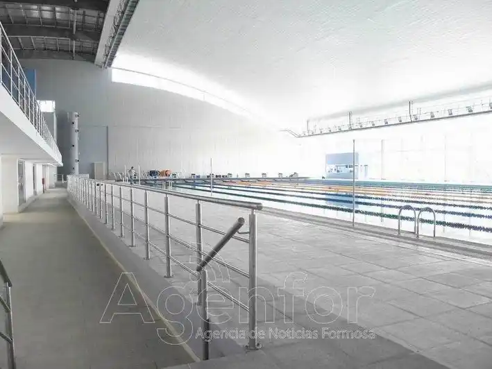 Ultiman detalles en la obra de
la piscina olímpica climatizada