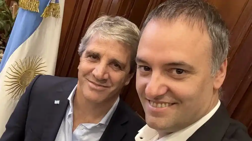 Luis Caputo y Manuel Adorni