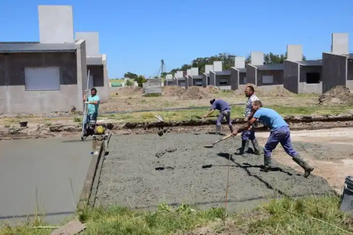 SAN CAYETANO: Avanzan las obras de pavimentación