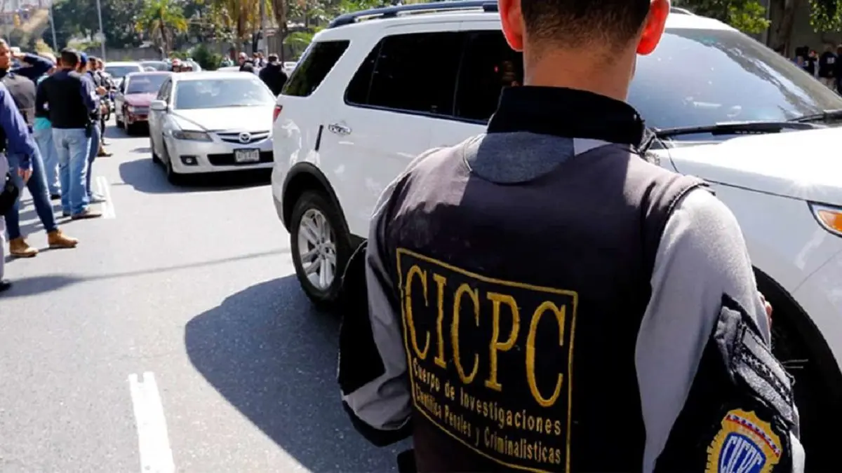¡SU MADRE ERA CÓMPLICE! Robaba teléfonos en Caracas a punta de cuchillos