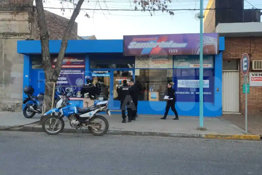 Personal de la GUR identificó la vidriera rota de un local céntrico