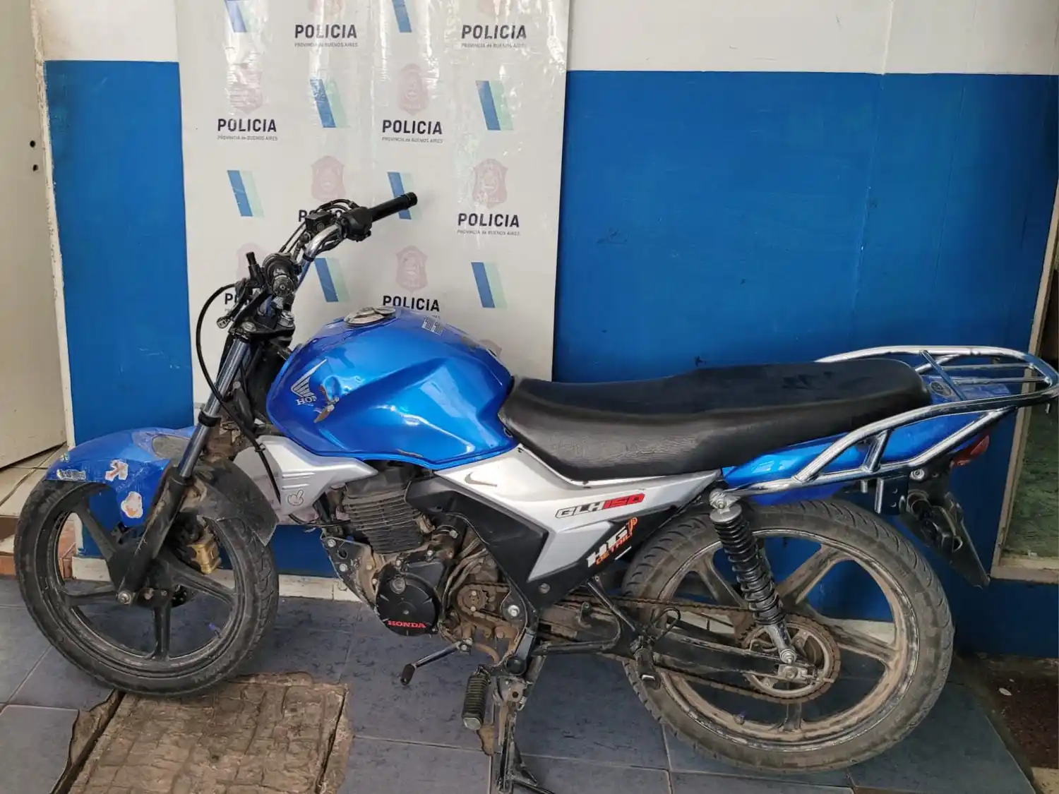 Cuando los efectivos llegaron al lugar y verificaron los datos del rodado en el sistema informático, confirmaron que tenía pedido de secuestro activo desde el 7 de diciembre.