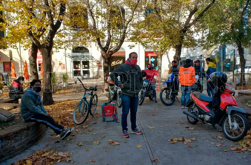 Repartidores realizan caravana para reclamar seguridad: "No vamos a esperar a que uno amanezca muerto"