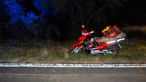 Motociclista fue hallado sin vida a la vera de la Ruta 2