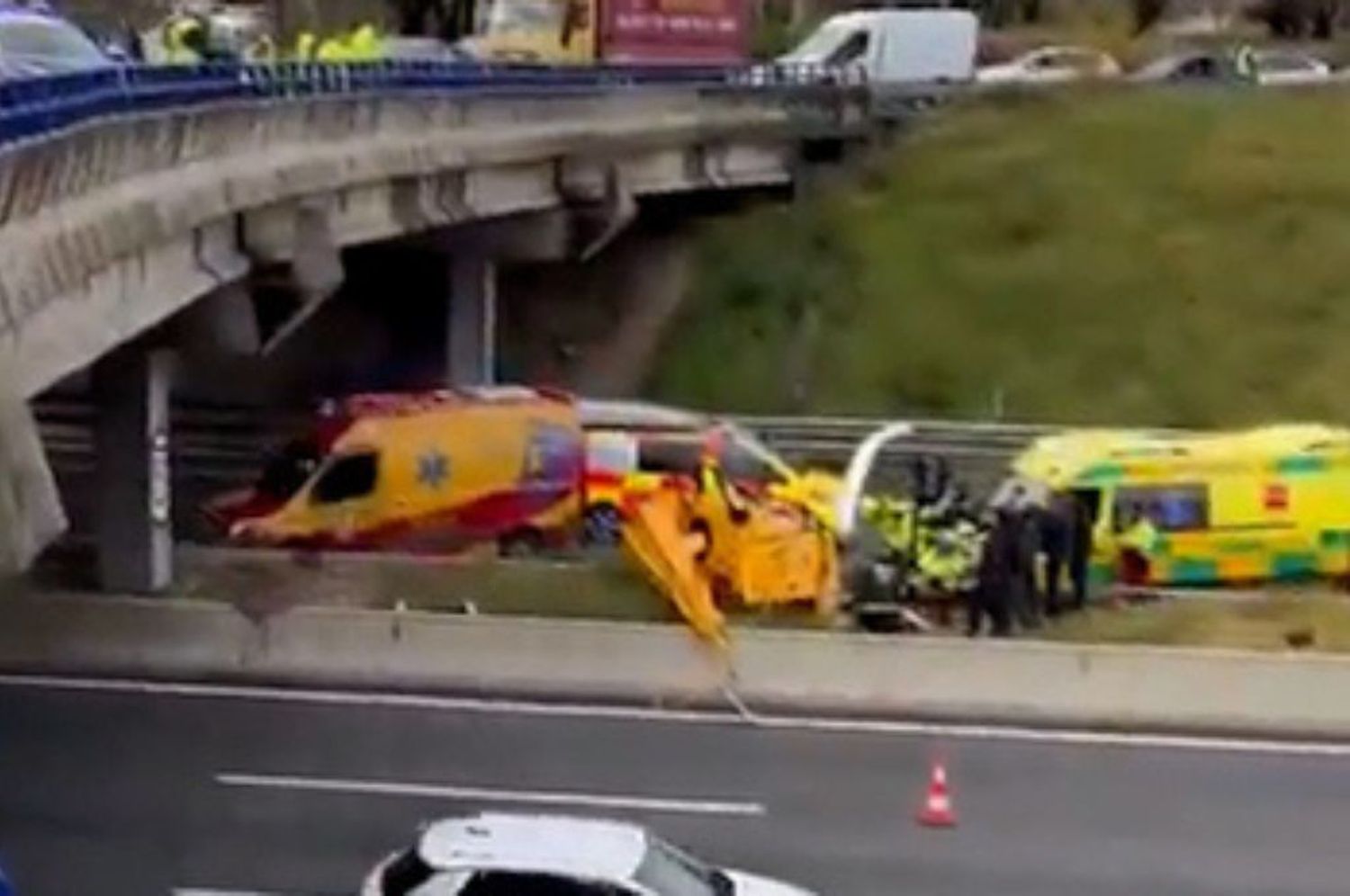 El accidente interrumpió el tránsito en ambas manos de la autovía.