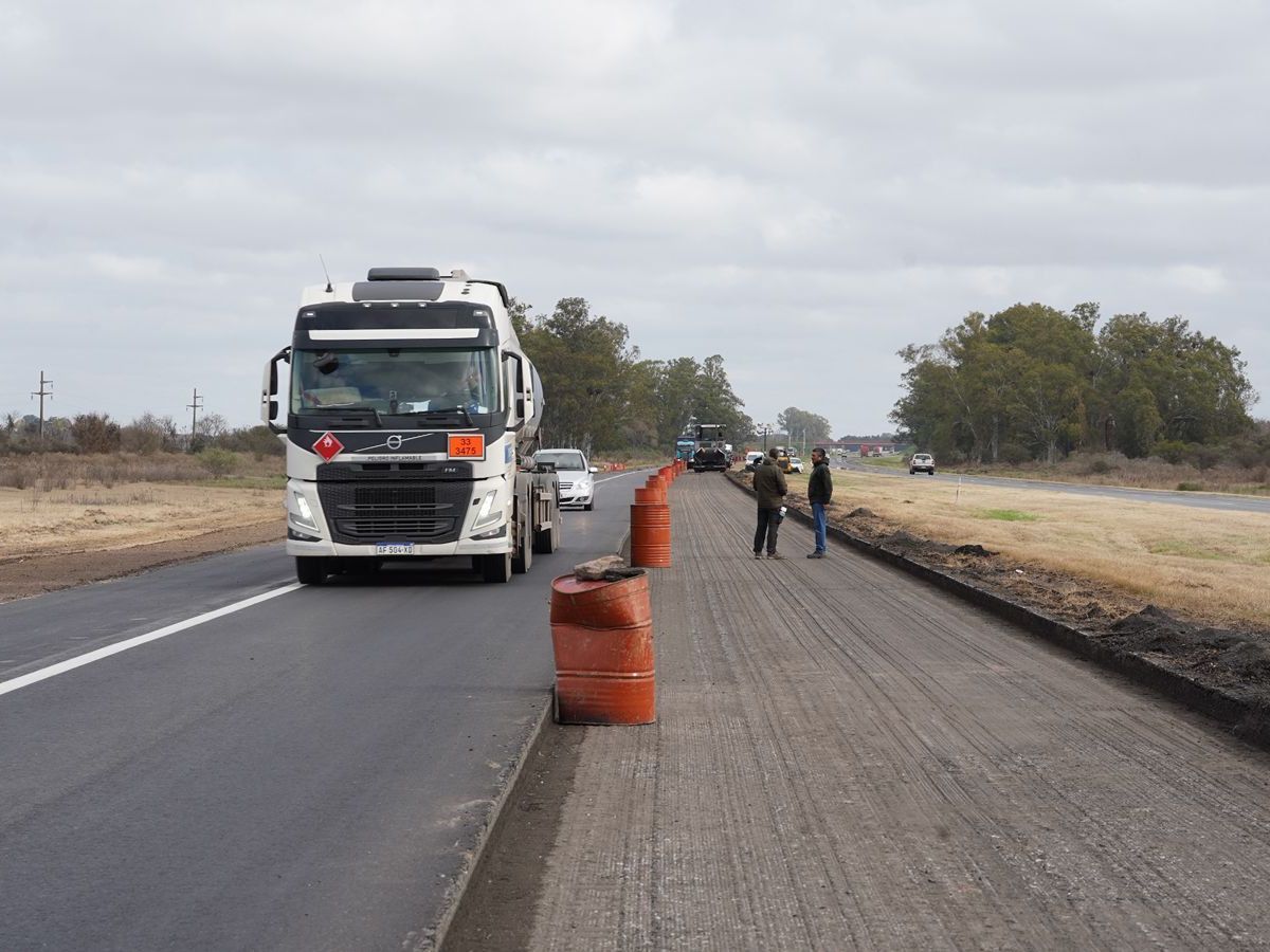 Prevén que las obras del tercer carril de la autopista Rosario-Santa Fe termine en 2026.