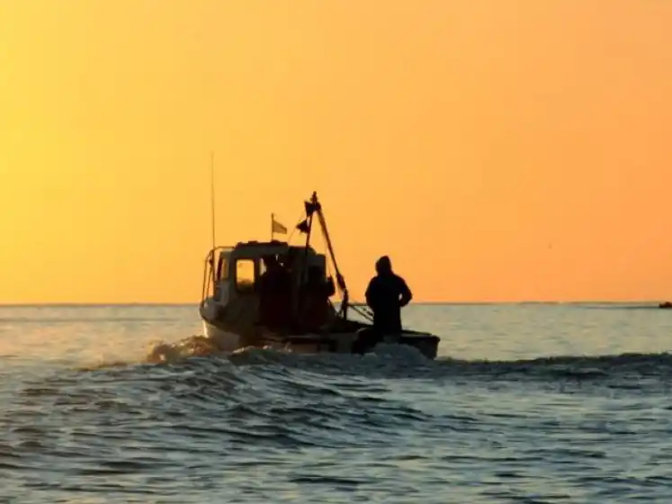 El dato de la temperatura en el mar es medido por el Gabinete de Oceanografía Física del Instituto Nacional de Investigación y Desarrollo Pesquero.