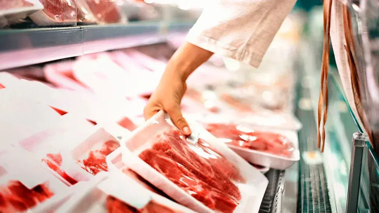 El consumo de carne cayó 12% en lo que va del año y los argentinos comen casi 5 kilos menos que en 2025