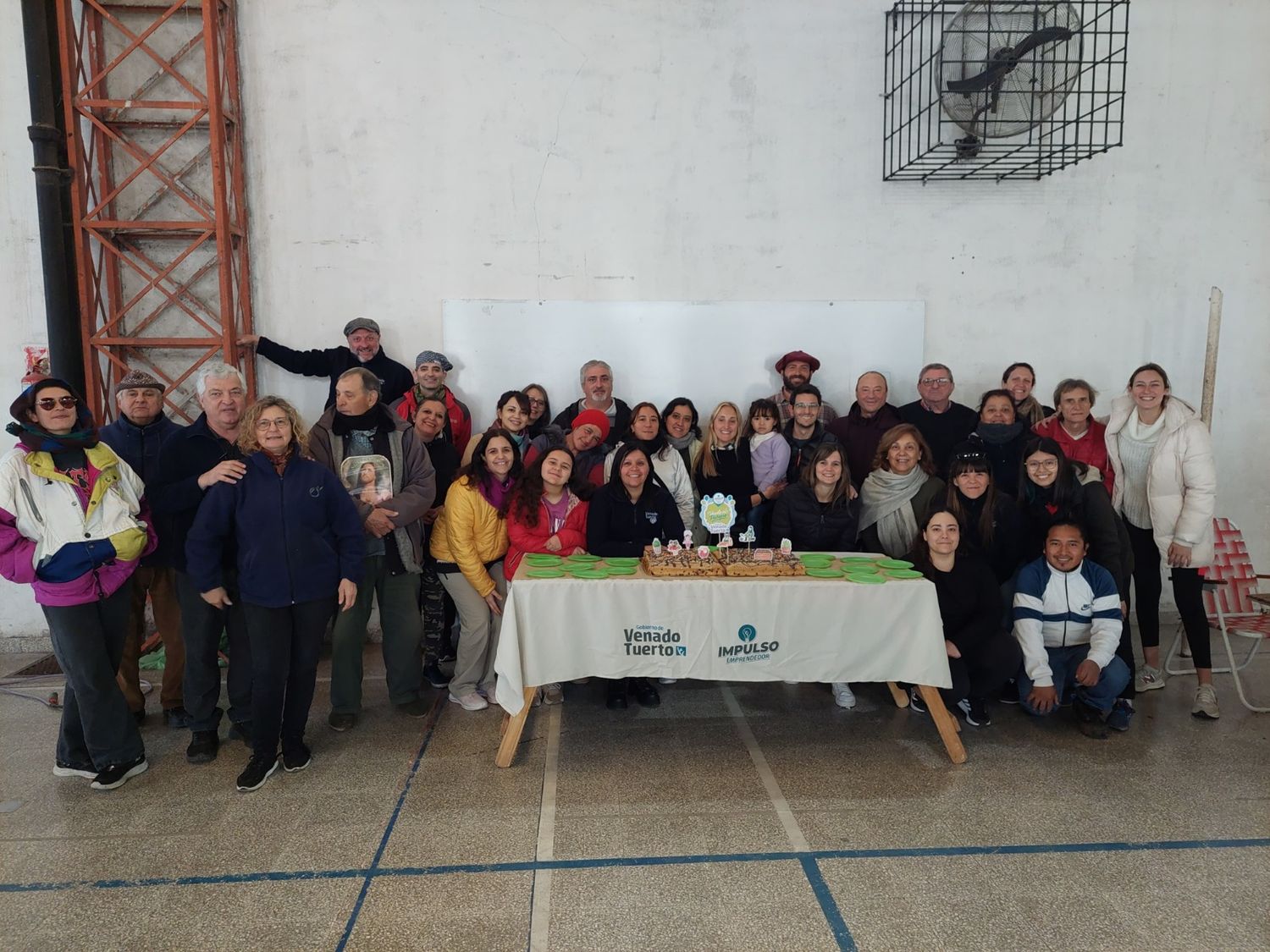 Los emprendedores posaron todos juntos para la foto.