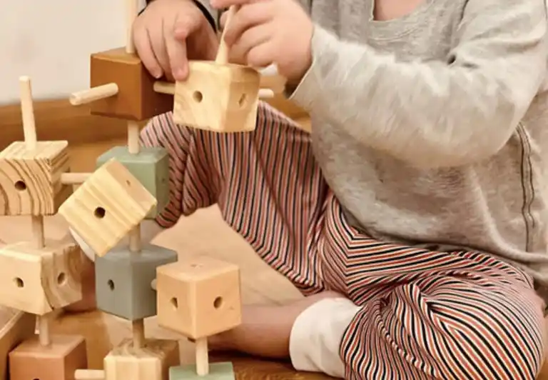 El pequeño, de 4 años de edad, requiere la responsabilidad total de quienes asuman su cuidado.
