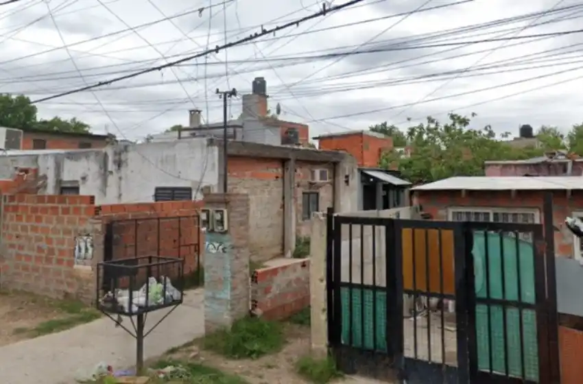 Un joven de 24 años murió electrocutado al tocar charco de agua en contacto con un cable suelto