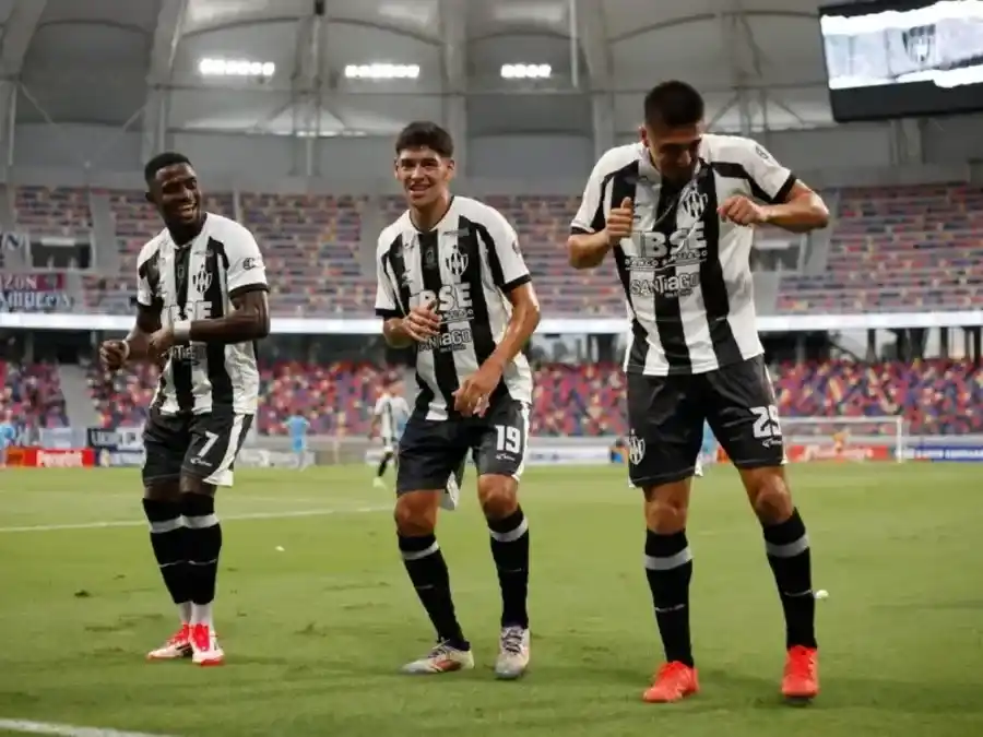 A las 19 , Central Córdoba debuta en la Copa Libertadores ante el poderoso Liga de Quito.