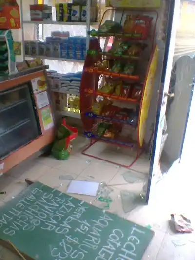 Rompieron un vidrio y se llevaron el dinero que había en la caja