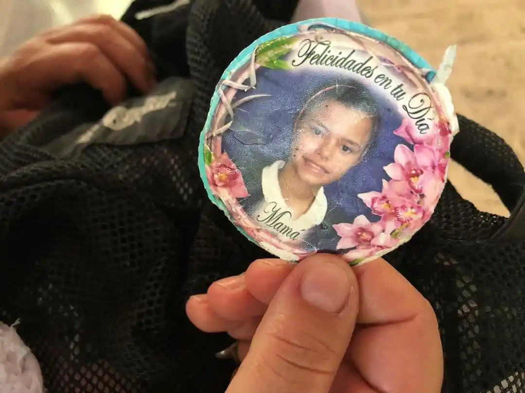 Mujer asesina a una adolescente de un tiro en la cabeza en el mercado de Coche