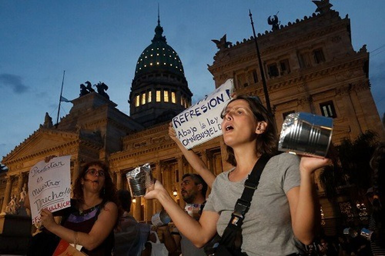 Ley Bases: Vigilia, ruidazos y marchas en el Congreso