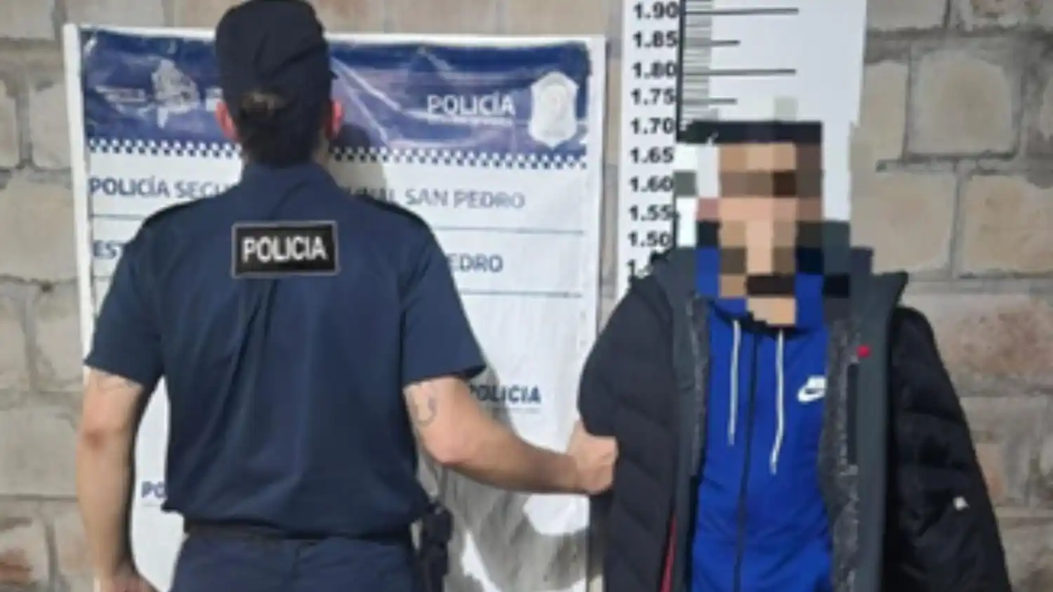 Sobre el detenido de 19 años de edad pesaba una orden de captura por una causa de lesiones leves.