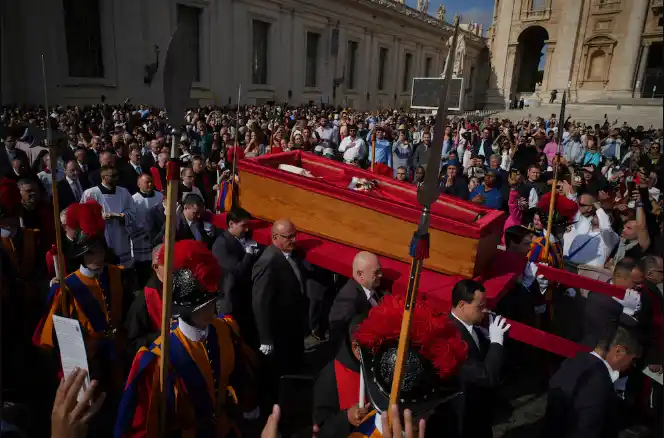 El cortejo fúnebre del papa Francisco recorrerá un trayecto de 6 km por el corazón de Roma