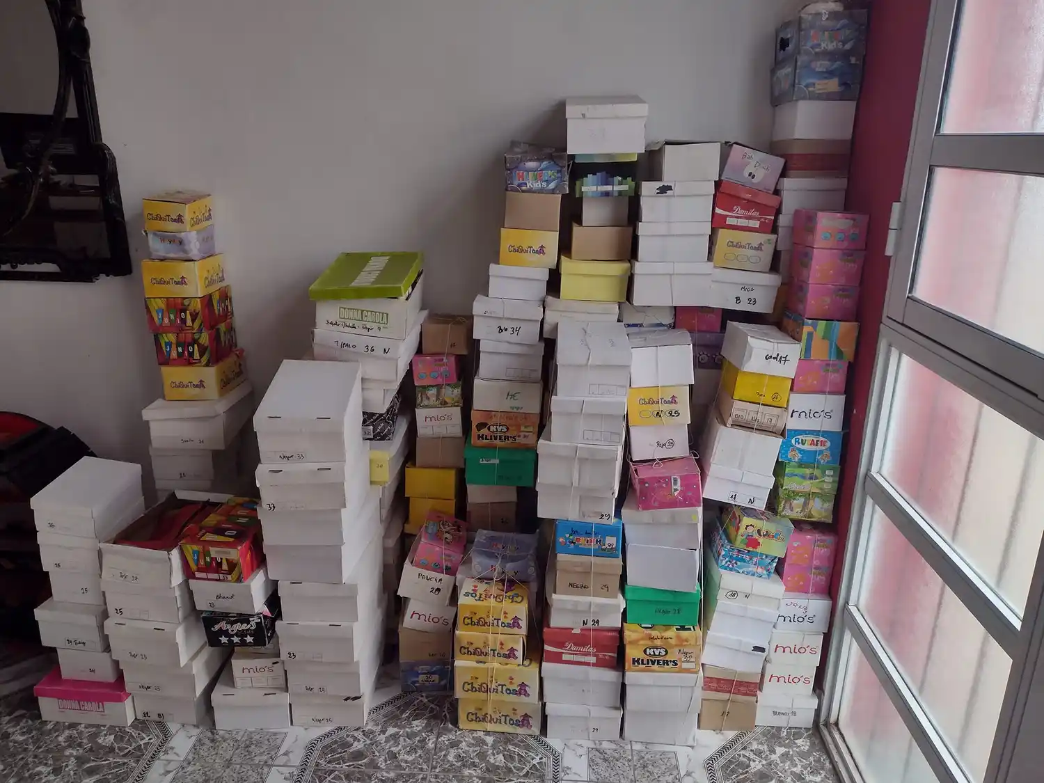 Entrega de calzados de grupo solidario