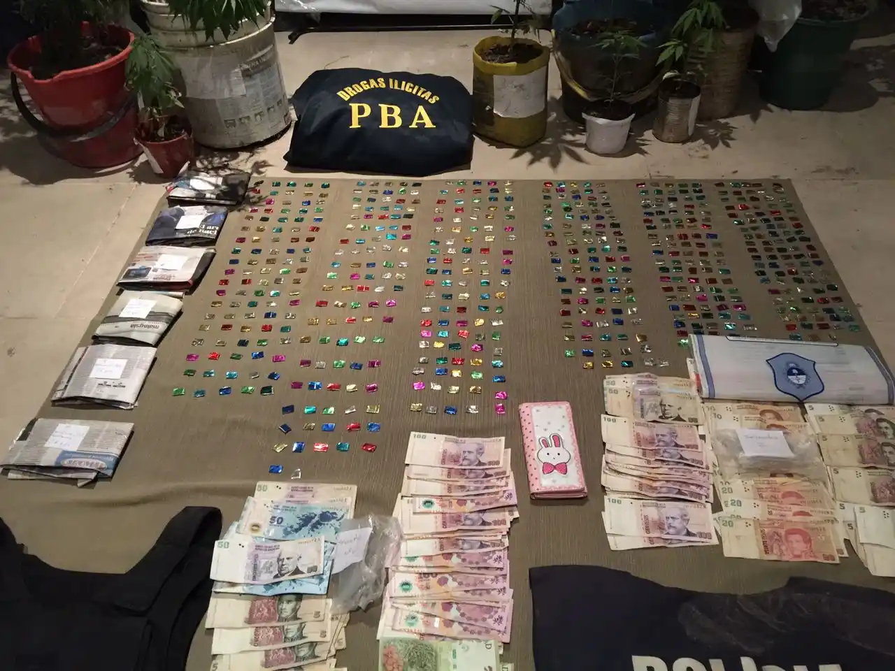 Moreno: Secuestran más de dos mil dosis de paco, chalecos anitibalas y armas en diez allanamientos