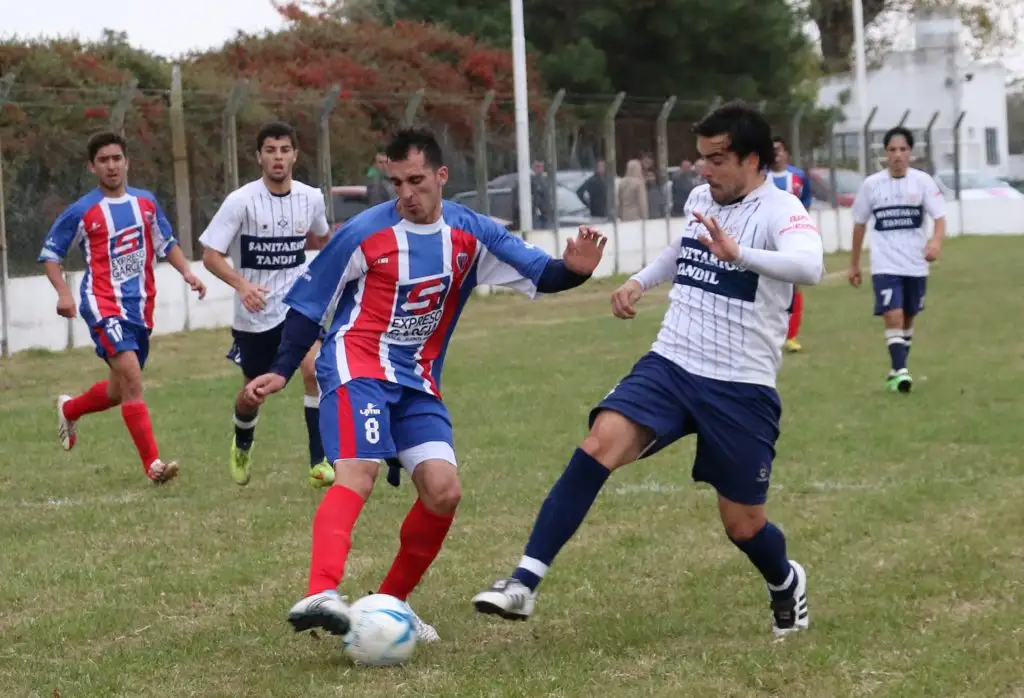Flores, el central que marca y sueña títulos con Gimnasia