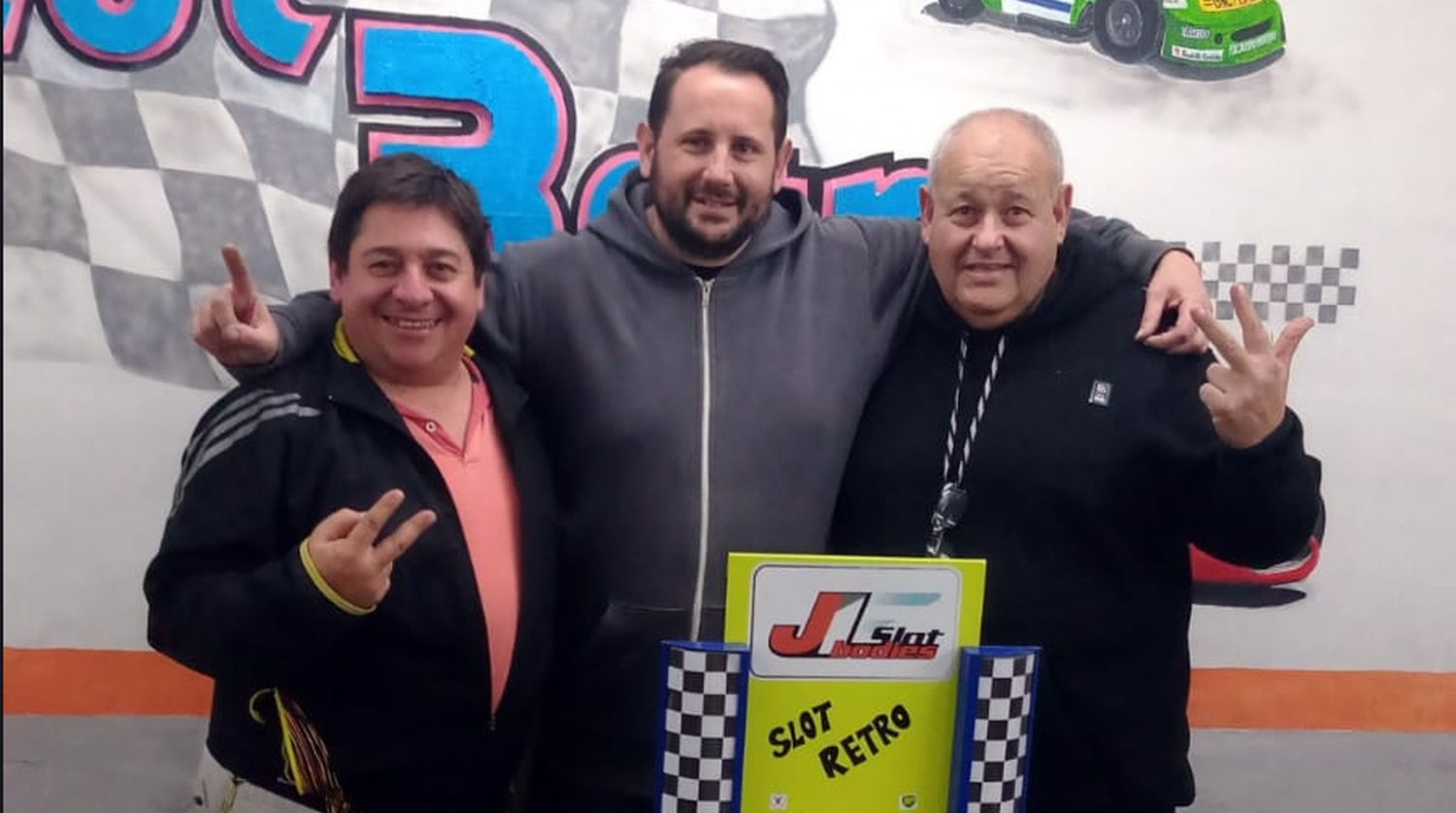 Lindo final. Fernando Rabioglio junto a Eduardo y Jorge Zicarelli