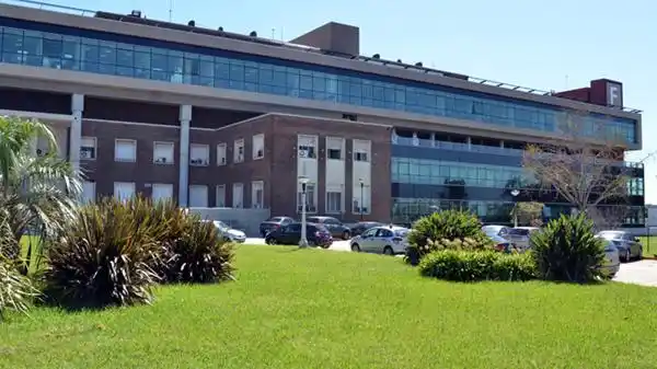 Hallaron a una beba en la terraza del hospital Posadas