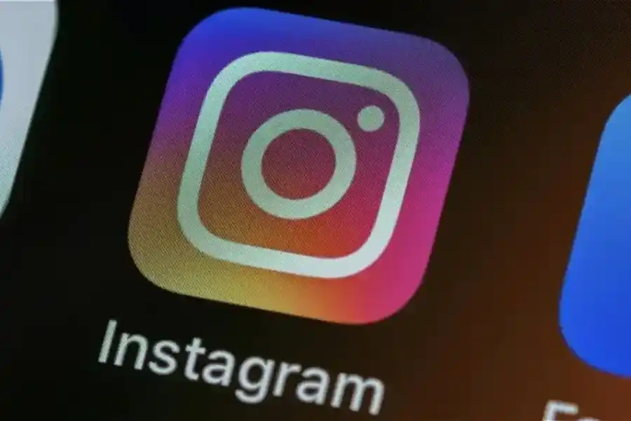 Qué pasa con Instagram: cierre de cuentas masivas, problemas para conectarse y restringen contenido político