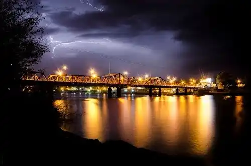 Fuerte actividad eléctrica y posible caída de granizo