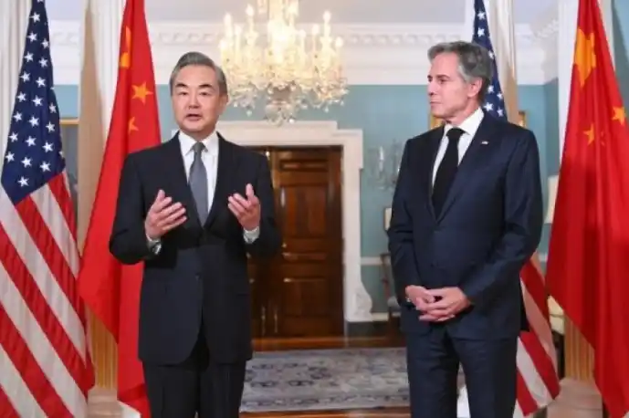 Wang formuló declaraciones cuando apareció brevemente ante la prensa