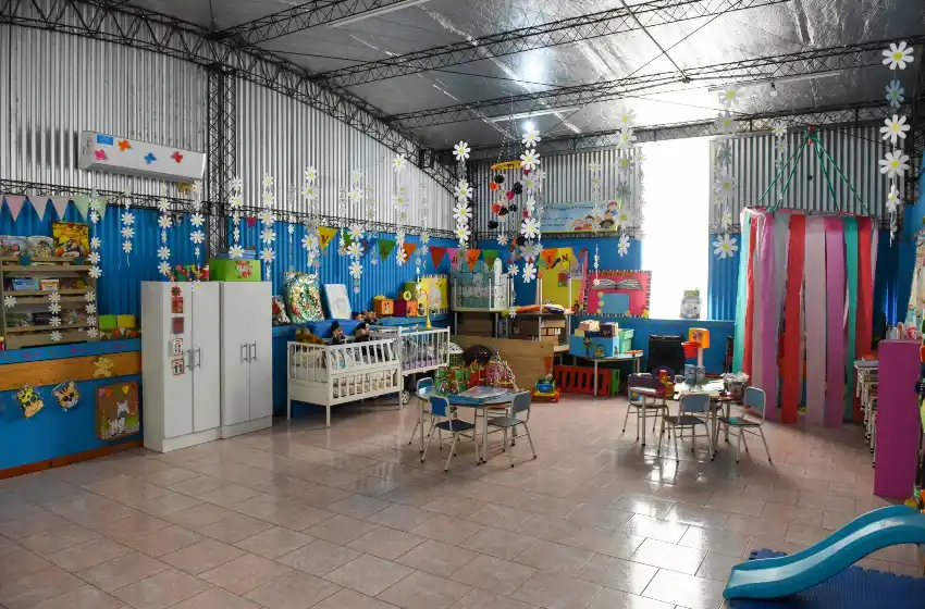 Crean programa para fortalecer centros socioeducativos en barrios populares