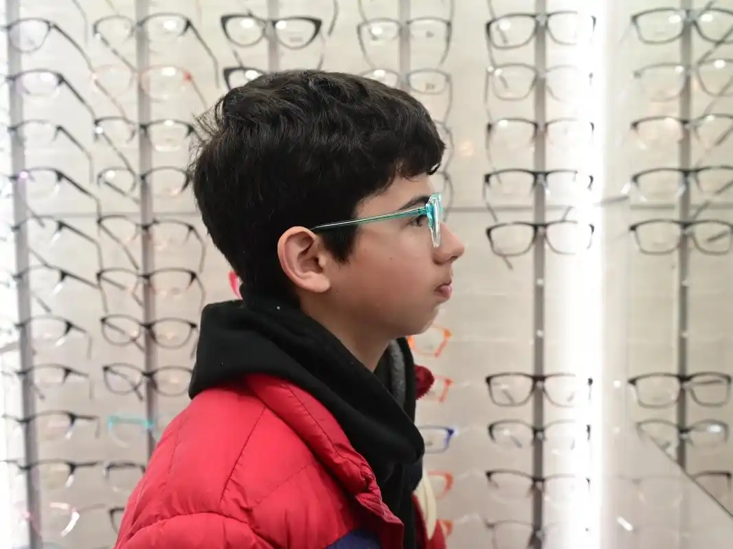 Entregaron cerca de 100 anteojos gratuitos a niños a través de un programa nacional