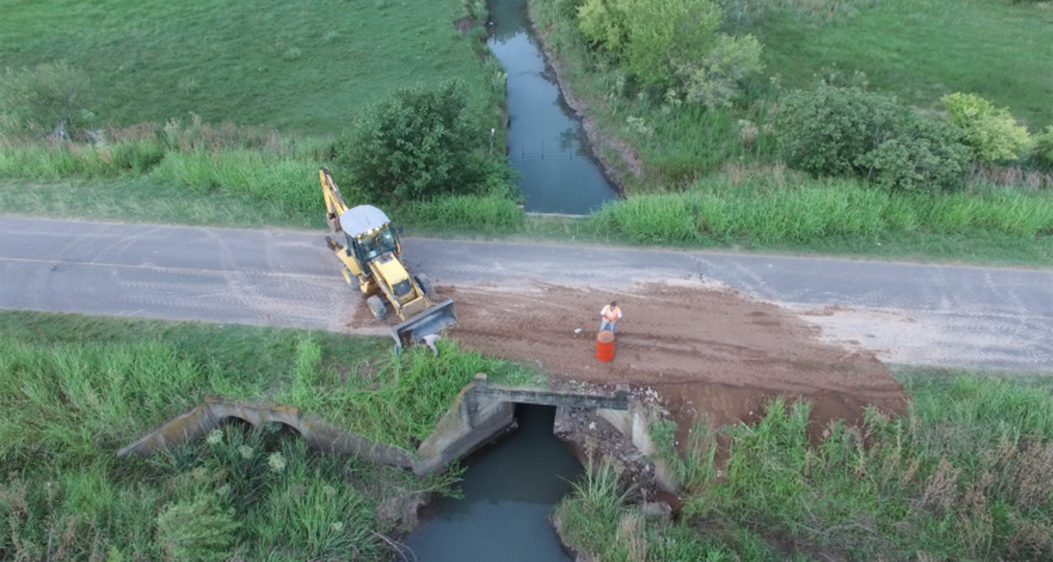El Municipio trabaja en un puente que cedió en el camino a Obligado
